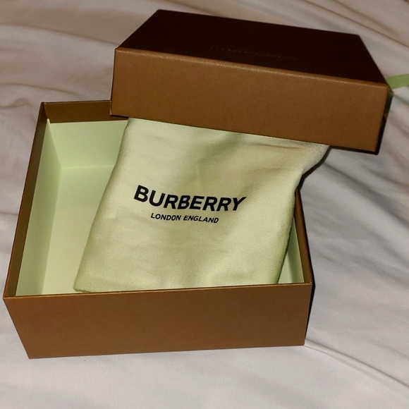 Small brown BURBERRY box and bag - Picture 4 of 8